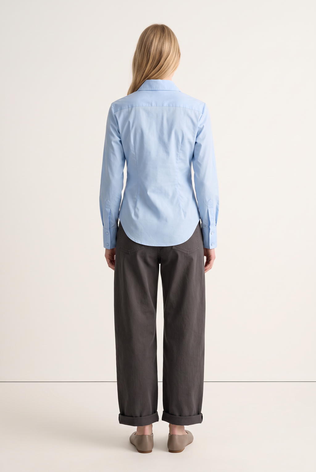 Asymmetrische Bluse mit Püschel