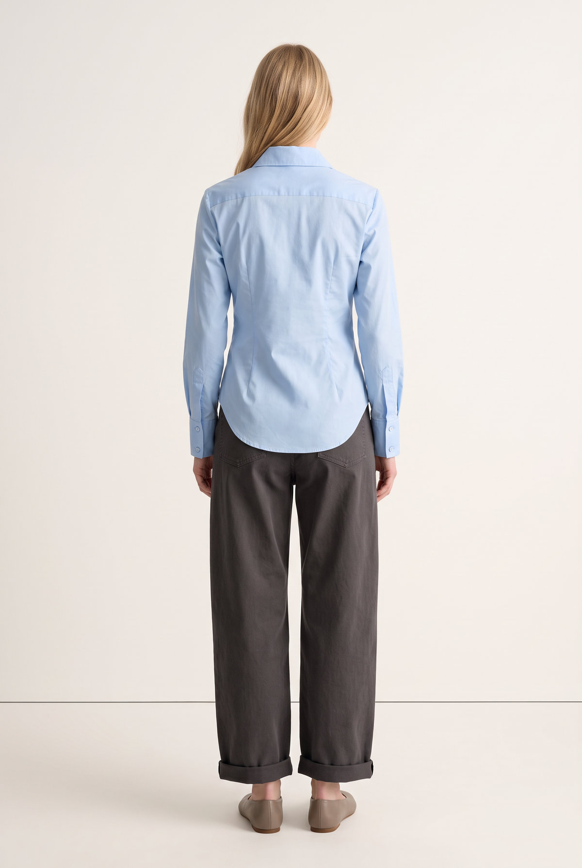 Asymmetrische Bluse mit Püschel